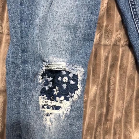 Ripped patched jeans - Picture 2 of 4